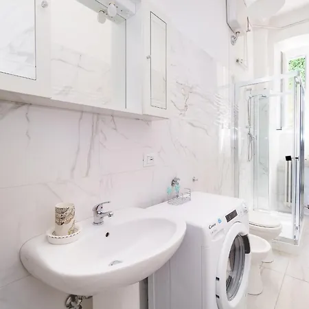 Joyce Luxury * 的里雅斯特